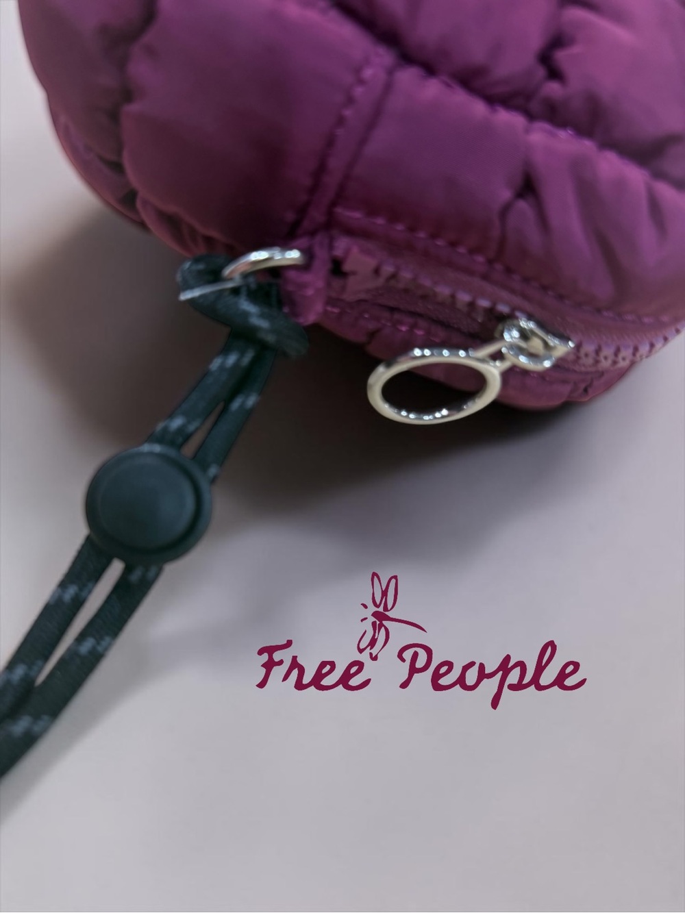 🔥 FP Movement Quilted Mini Case Free People BRAND NEW WITH TAGS! - Picture 5 of 7